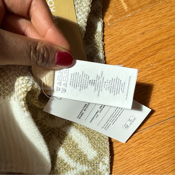 NWT Michael Kors Women’s Sparkly Scarf - Picture 5 of 5